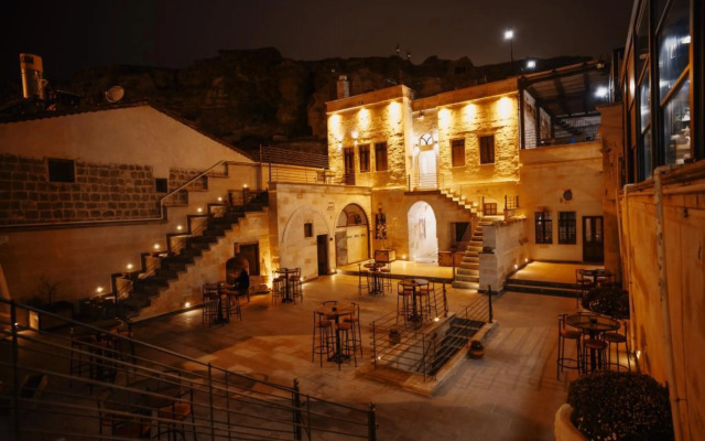 Misty Cave Hotel