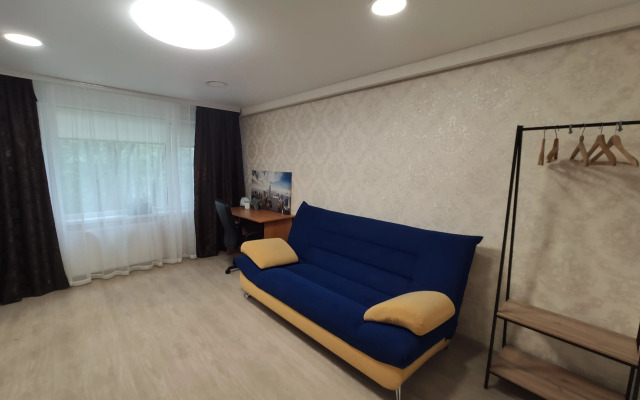 Tryokhkomnatnaya Na Semyonovskom Ozere Flat
