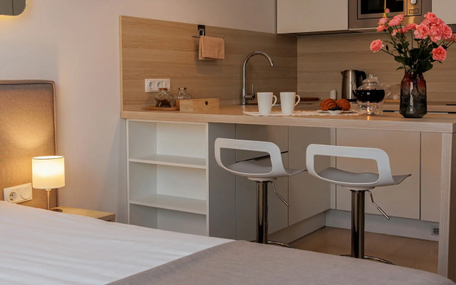 S restoranami i laundzh-zonoy v kholle Apartments