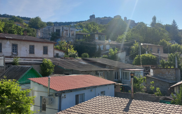 100 M. Ot Khanskogo Dvortsa Flat