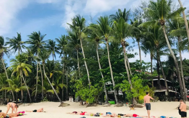 Курортный отель CocoLoco Boracay Beach Resort