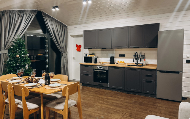 Частный дом с гриль-мангалом, сауной и большой террасой