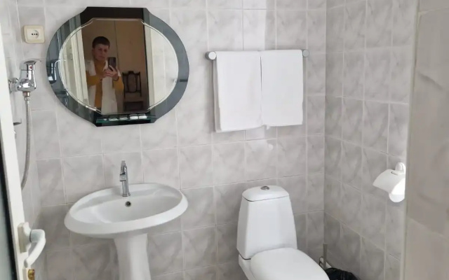 Отель Дина
