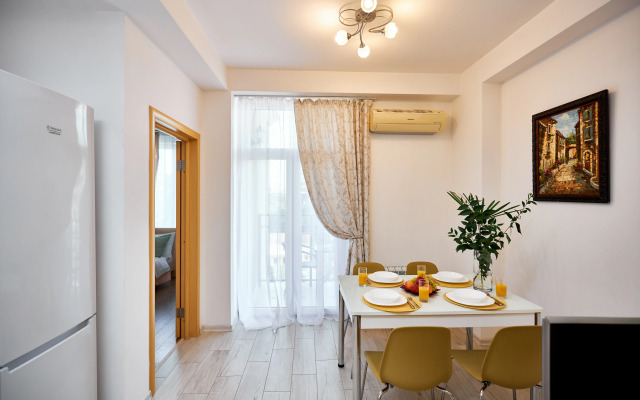 In the center of the Riviera Park Apartments