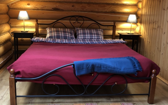 Гостевой Дом с Клёвой Рыбалкой в Своём Пруду, Около Реки