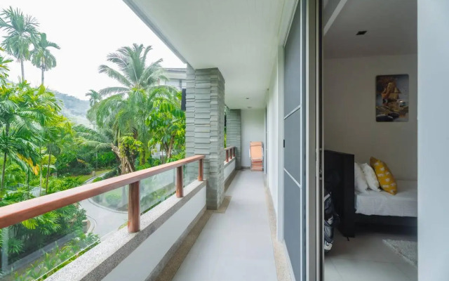 Elegant Beachfront 3Br Condo at Pearl of Naithon Apartments