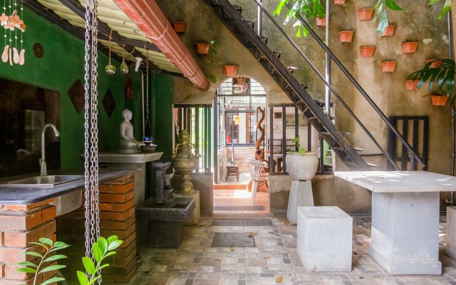 Yoho Taskans Villa