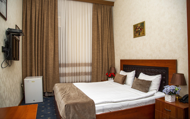 Port Hotel