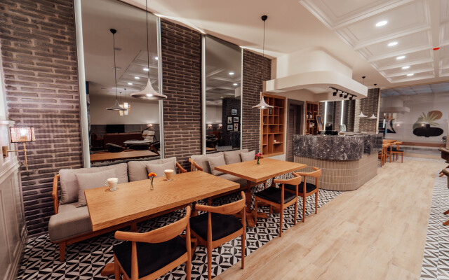 Fortunella Suits & Villas Hotel