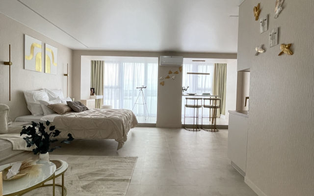 Vyshe Vsekh Flat
