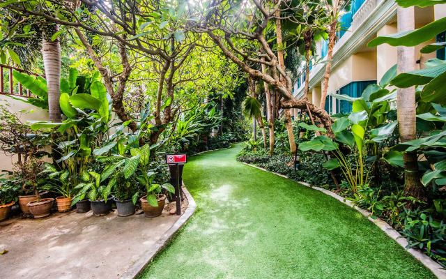 Grand Pacific Sovereign Resort & Spa