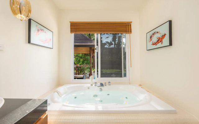 Emilia 3BR Private Pool Naiharn Villa