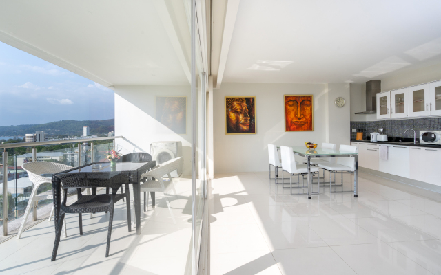 Ocean view condo in Sunset Plaza Apartments