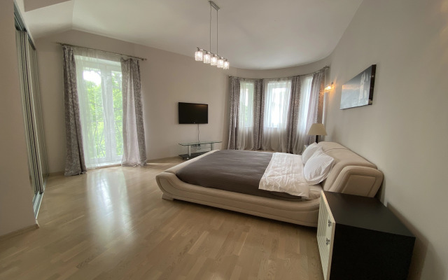 V Samom Serdtse Kaliningrada Rayone Amalienau Flat