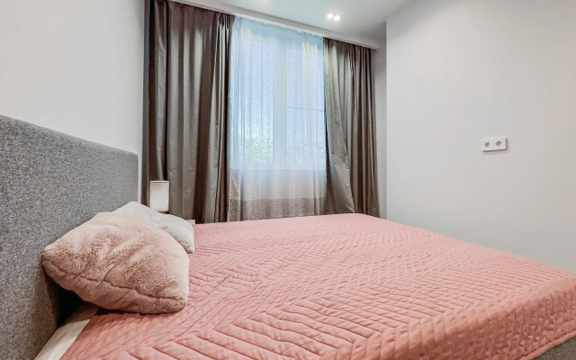 V Zhilom Komplekse S Basseynom "merkato" Flat