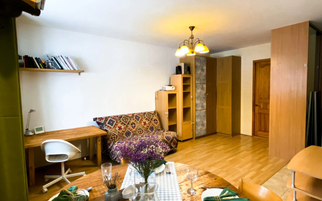 Na Bolshoy Oktyabryskoy Flat