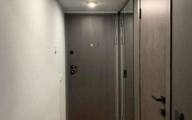 U metro Nagornaya Flat