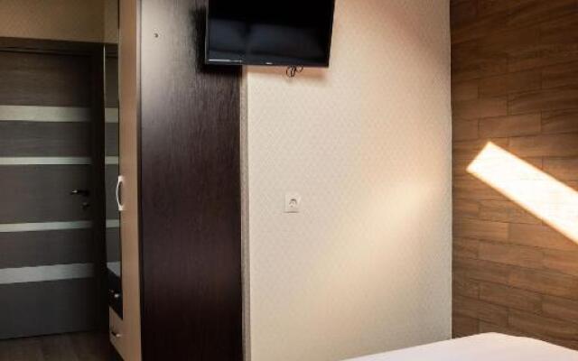 Everest Hotel