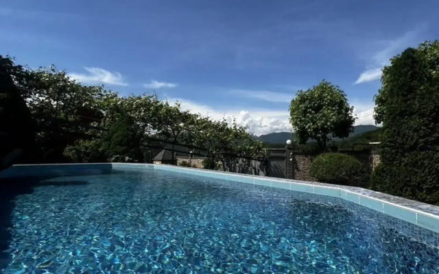 Na Ulitse Batayskoy 10a Private house