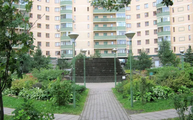 Yevrodvushka U Tsentra Almazova Flat