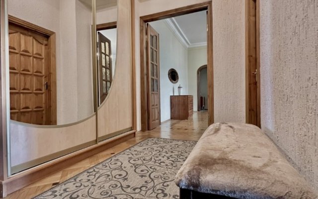 3kh Komnatnye Pr.nezavisimosti 12, Tsentr! Apartaments