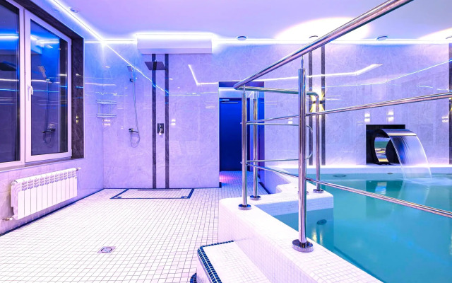 Kottedzha s baney i basseynom Private house