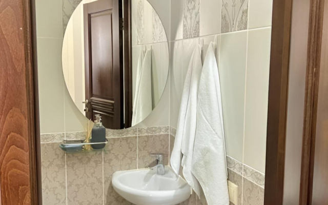 Ulucsennye trehkomnatnye apartamenty s terrasoj