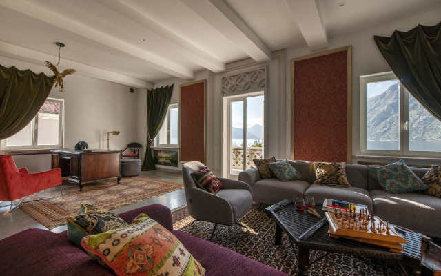 Shah Complex Villa