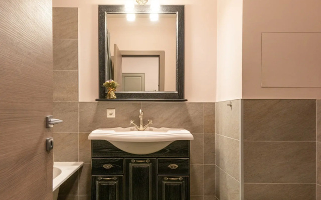 #1 Superior Duplex for 2+2 by Lo Apartments