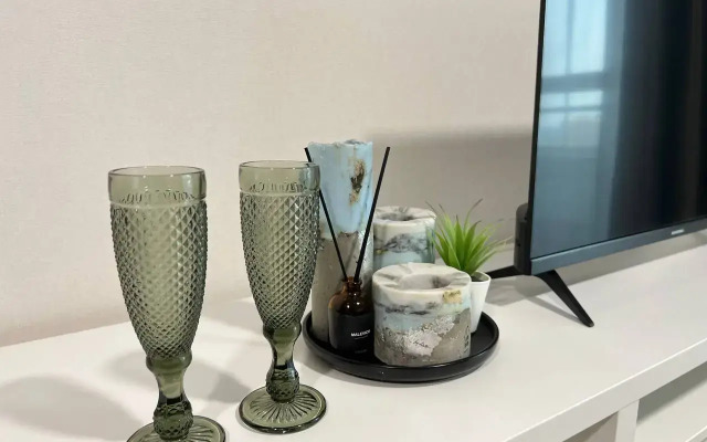 Na Tsentralnom Prospekte Goroda 17 Etazh Flat