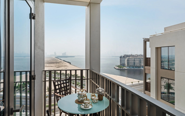 Lagoon Charm Luxurious Waterfront Living Apartments