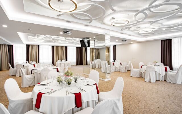 Апарт-Отель Ramada hotel&suites by Wyndham Novosibirsk Zhukovka