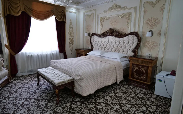 Lion Hotel