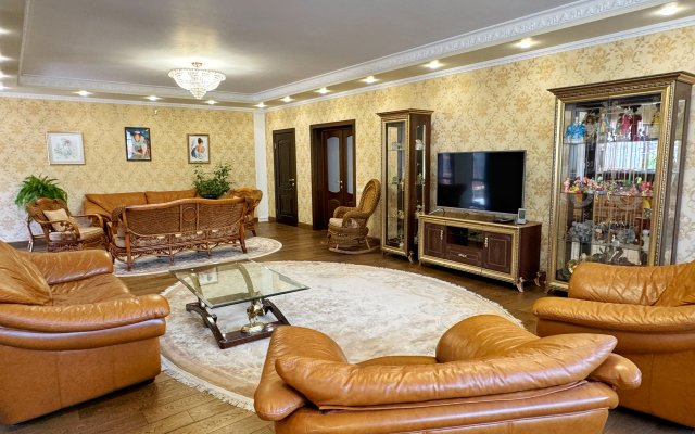 V Kedrovoy Rosche Guest House