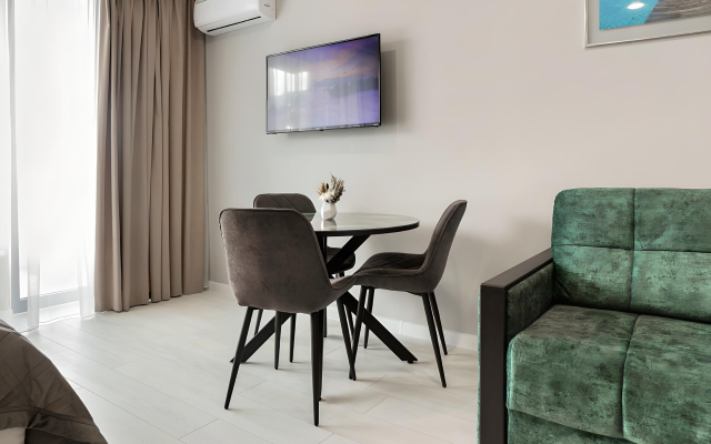 Апартаменты с бассейном с видом на море