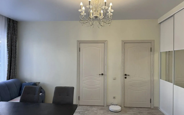 276 prostornaya u morya s balkonom Flat