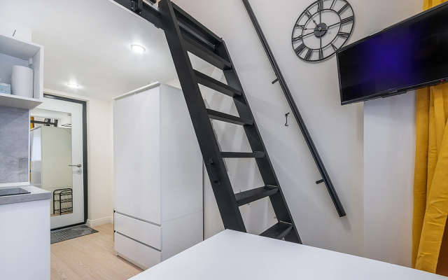 Апартаменты Студия на Зюзино с Кроватью и Диваном