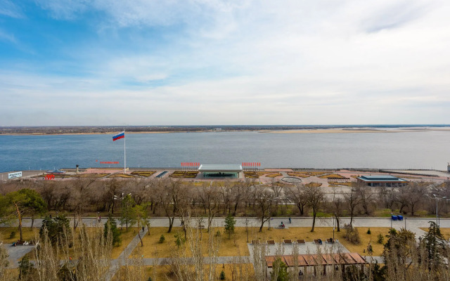 Трёхкомнатные апартаменты на Маршала Чуйкова