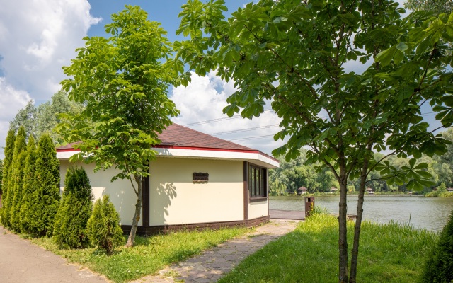 Ostrov Rybolovnaya Usadyba Recreation Center