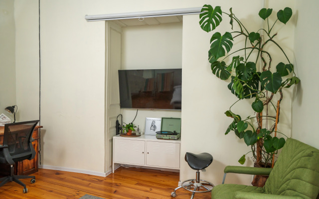 Na Chaykovskogo 9 Flat