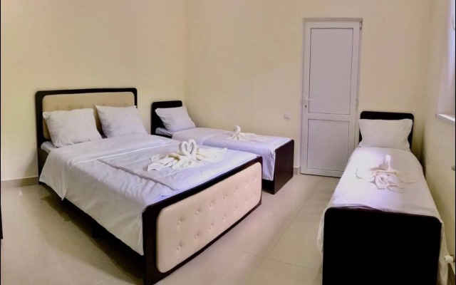 LooBeach Guest House