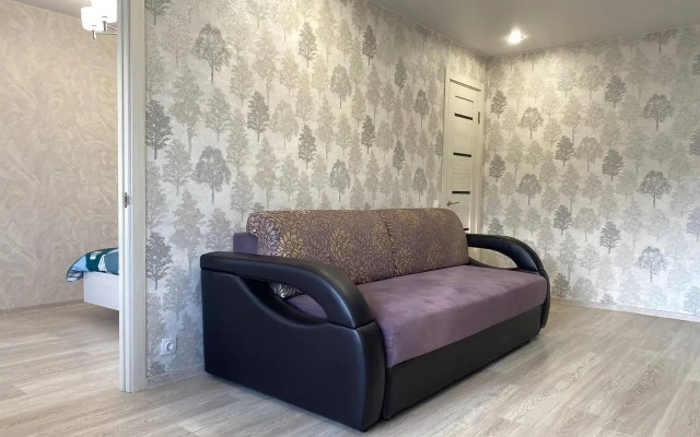 U Teatra Chekhova na Mira Flat