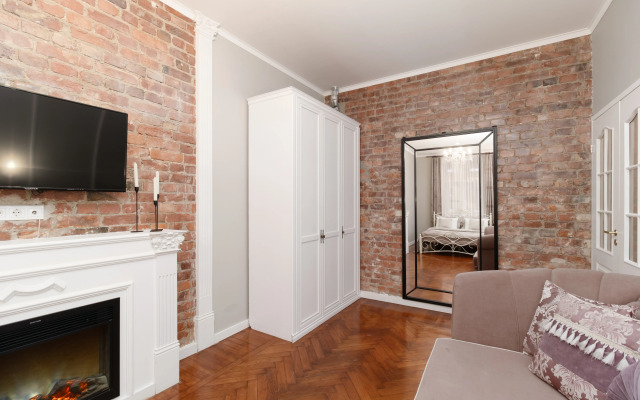 Loft U Ploschadi Vosstaniya 5 Spalen Apartments