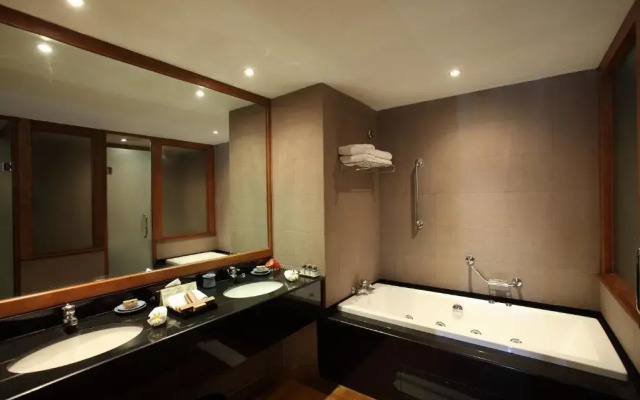 The Blue Water - Bawa Heritage - City Resort Hotel