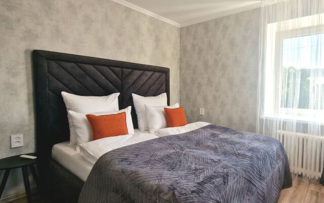 Dvuhkomnatnye v Centre, CHernyahovskogo 20, Kolibri#20 Apartments