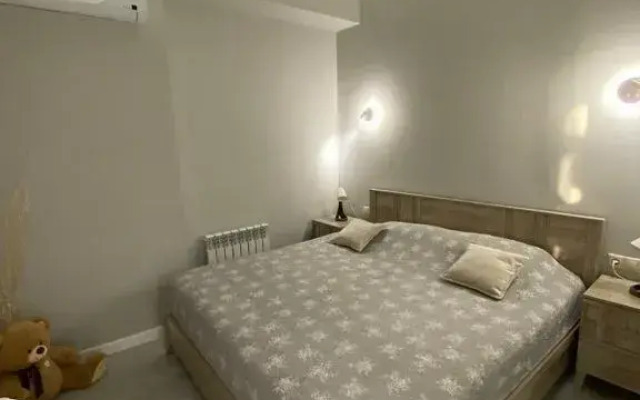 Na Ulitse Pervomayskoy 1 Flat