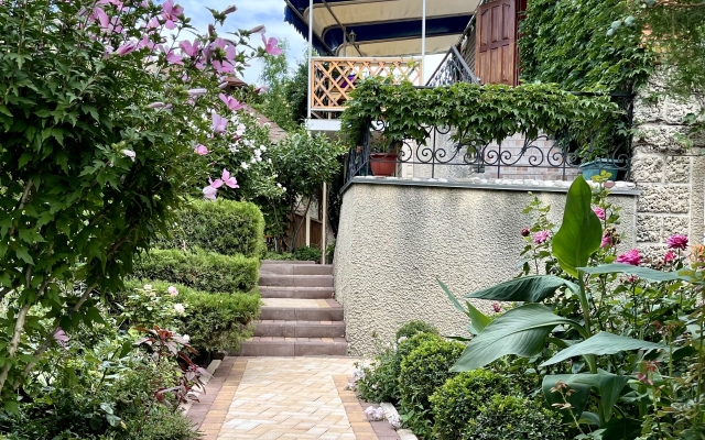 Yolki Guest House