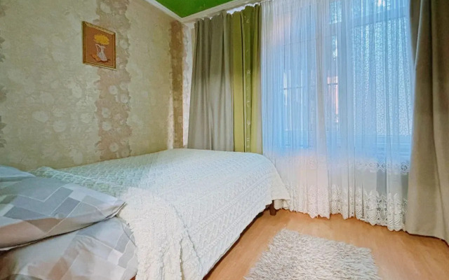 Na Tsvetochnoy 44/3 Apartments