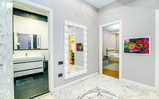 Luxury on Baku in Nizami street Flat