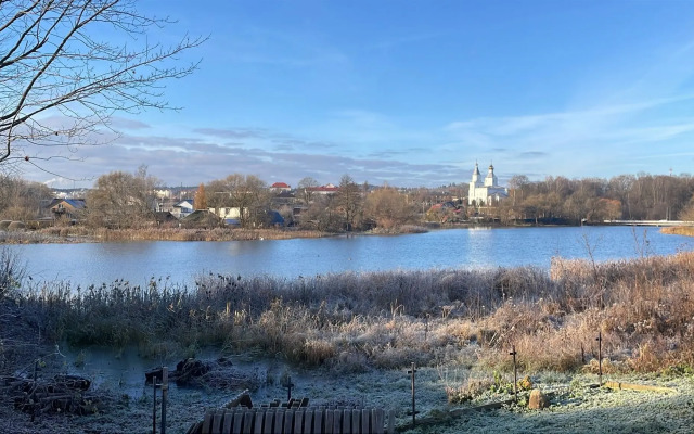 Вилла на берегу реки около Минска